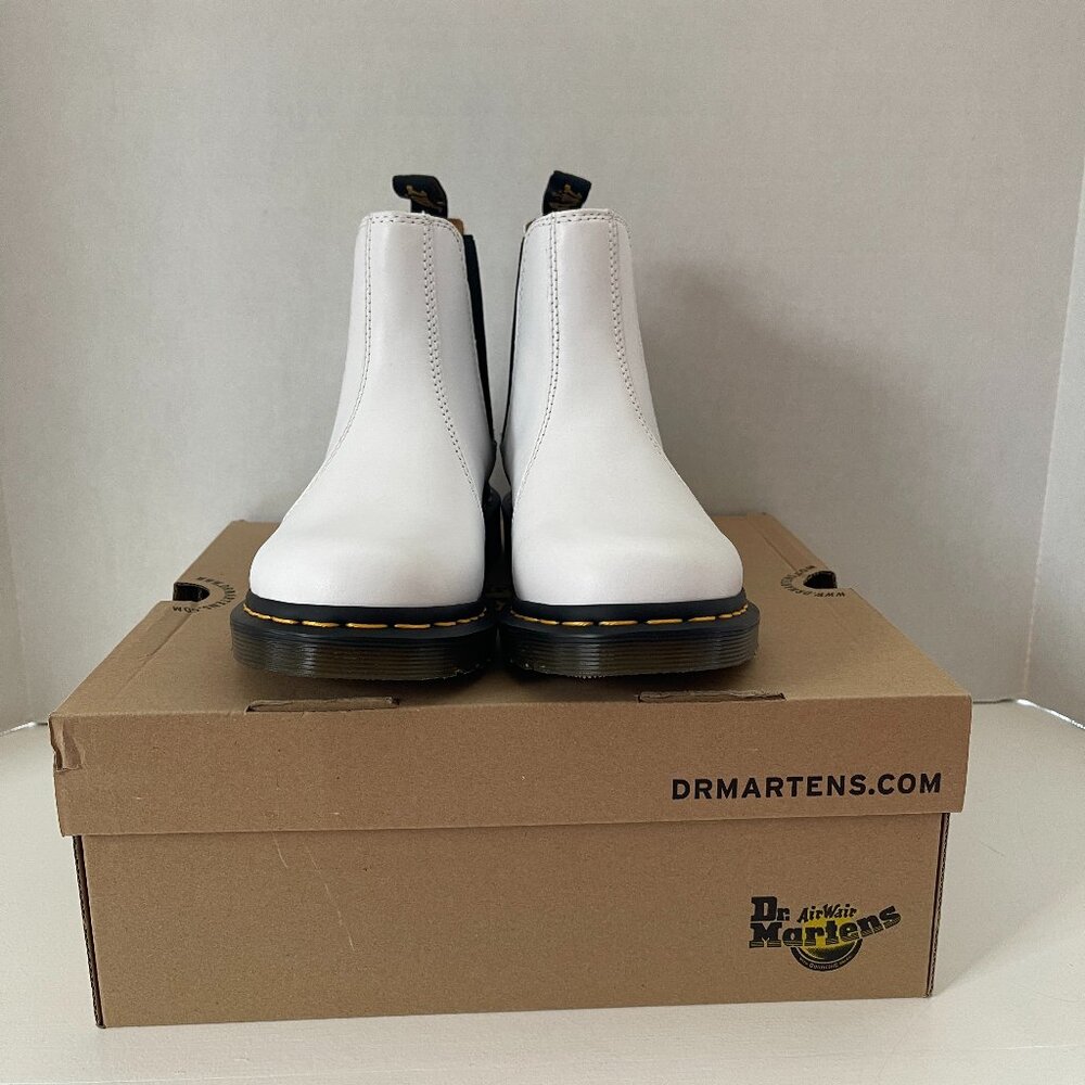 NIB Dr. Martens 2976 Softy T White Pull On Leather Chelsea Boots Women’s Size 7